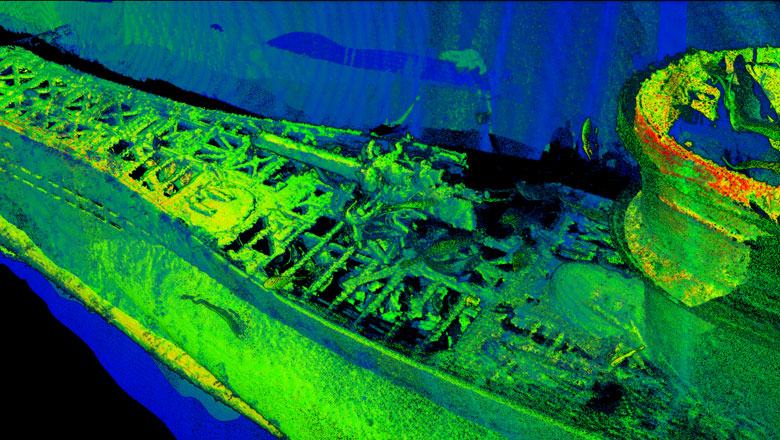 Gun and hatch on U-boat model